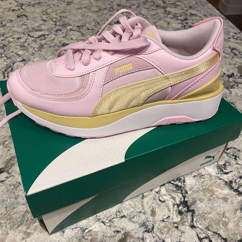 NWT- SIZE8 PUMA Cruise Rider womens shoe